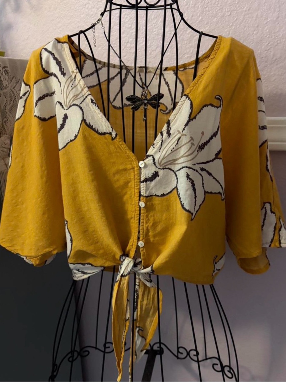 Women’s Yellow Floral V Neck Crop Tie-Front Blouse Size Small
